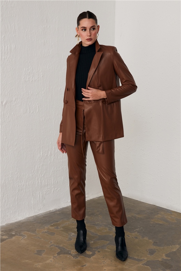 Zara NEW belted faux leather pants brown  Faux leather pants, Leather pants,  Zara new